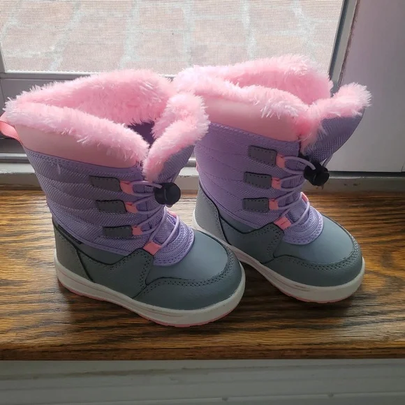 Girl Toddler Size 7 Snow Boots - Picture 2 of 9